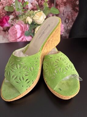 Soto Sopra  Made In Italy Lime Green Laser-Cut Suede Wedge Mules